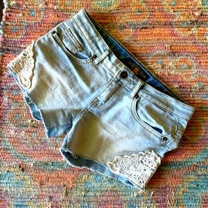 Lucky lace shorts